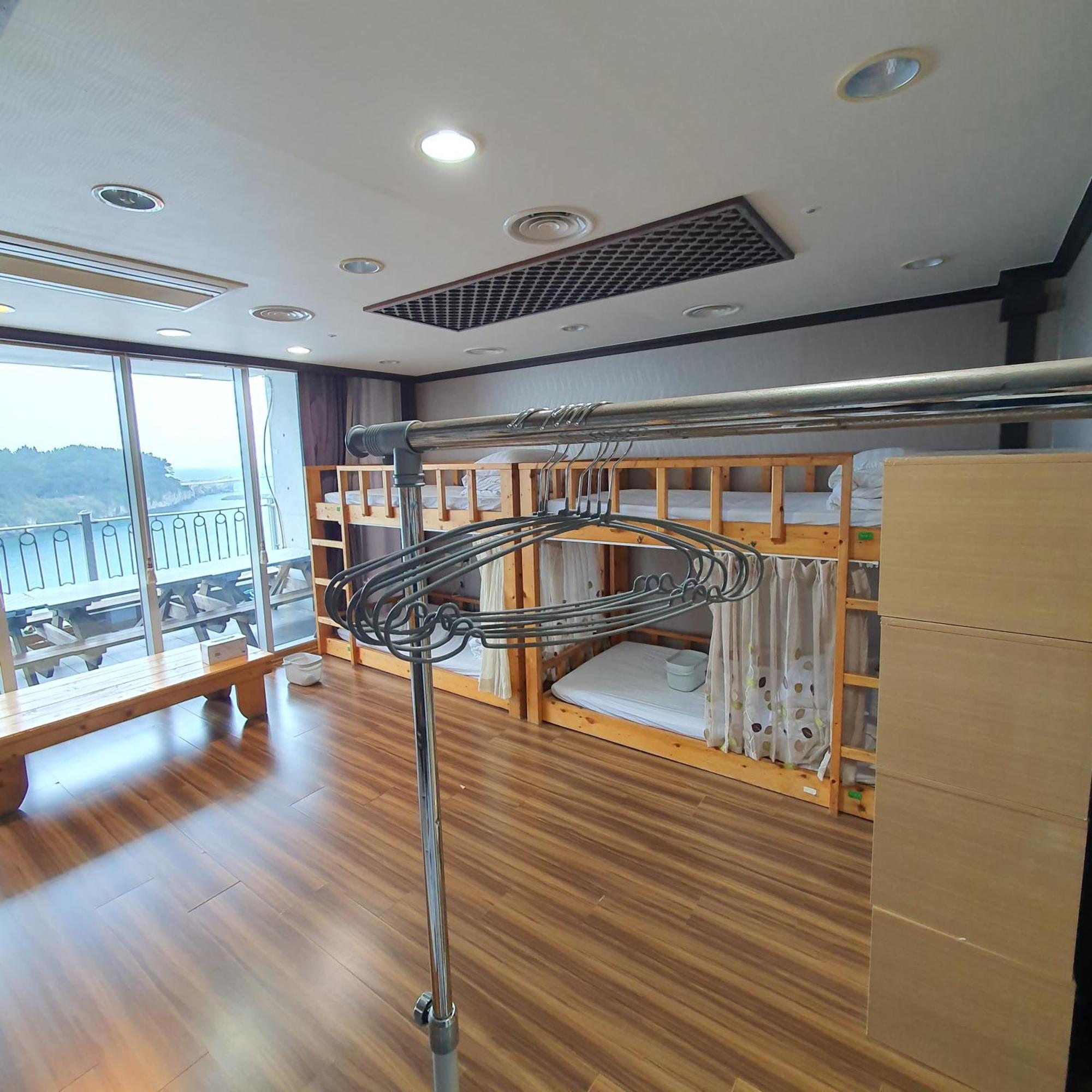 Seom Guesthouse Seogwipo-stad Buitenkant foto