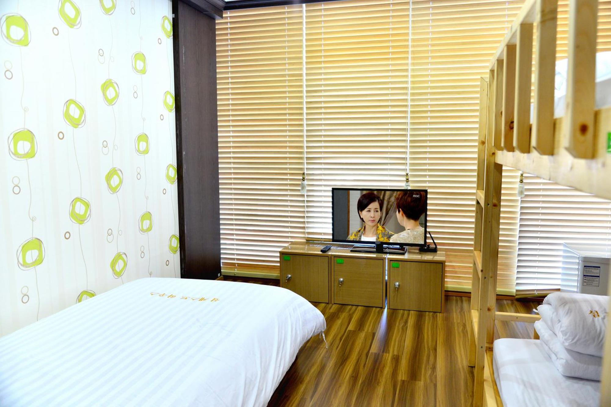 Seom Guesthouse Seogwipo-stad Buitenkant foto