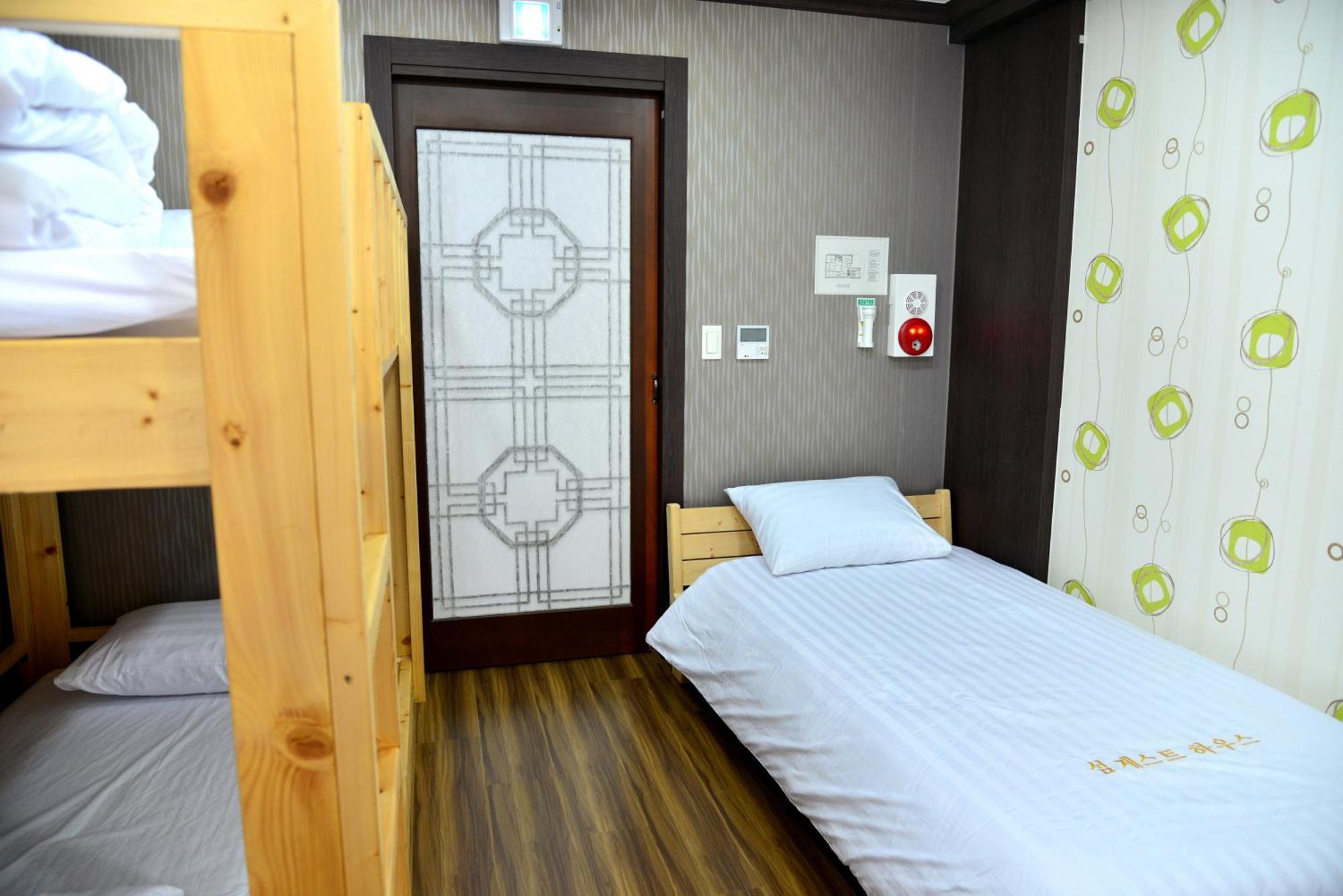 Seom Guesthouse Seogwipo-stad Buitenkant foto