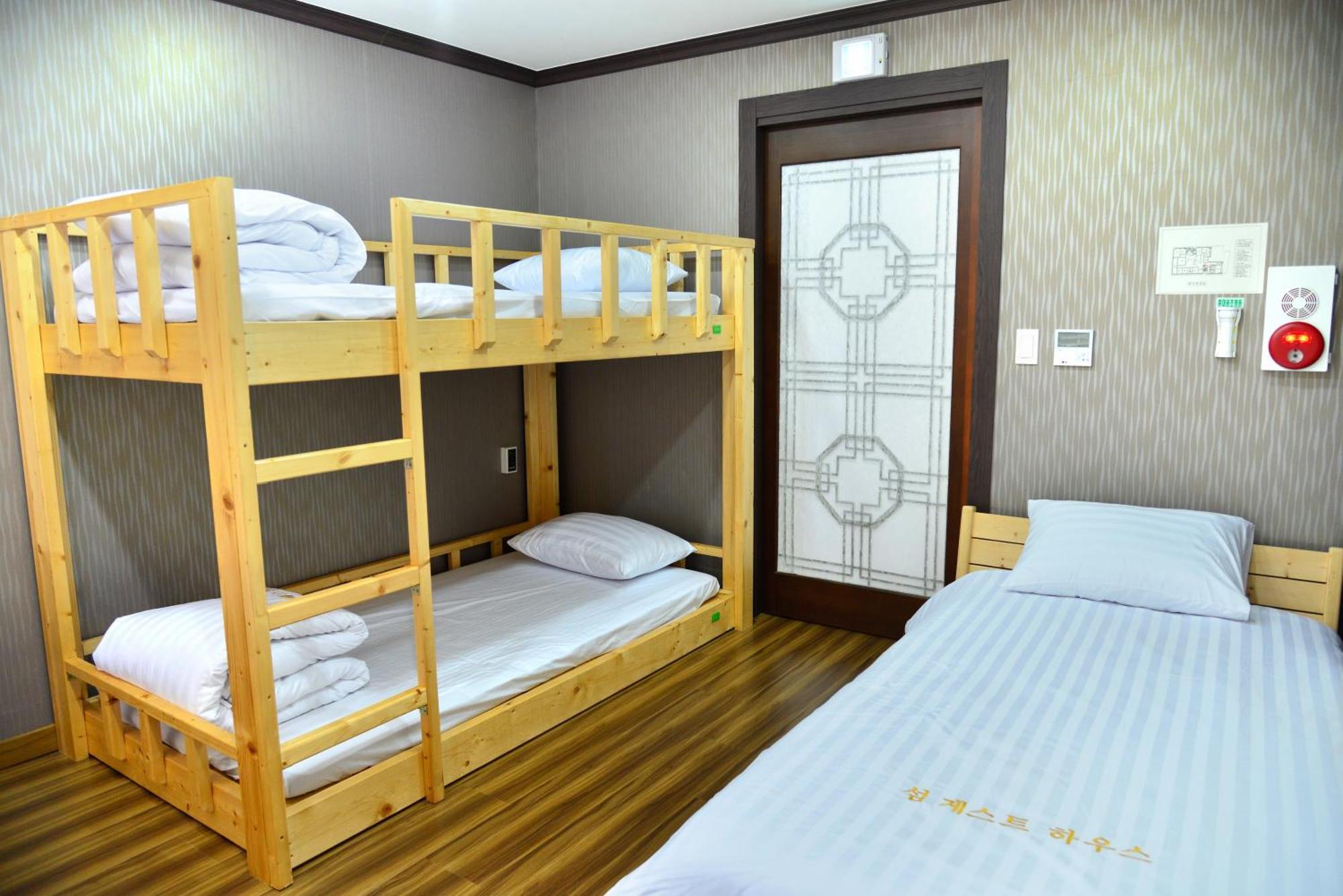 Seom Guesthouse Seogwipo-stad Buitenkant foto