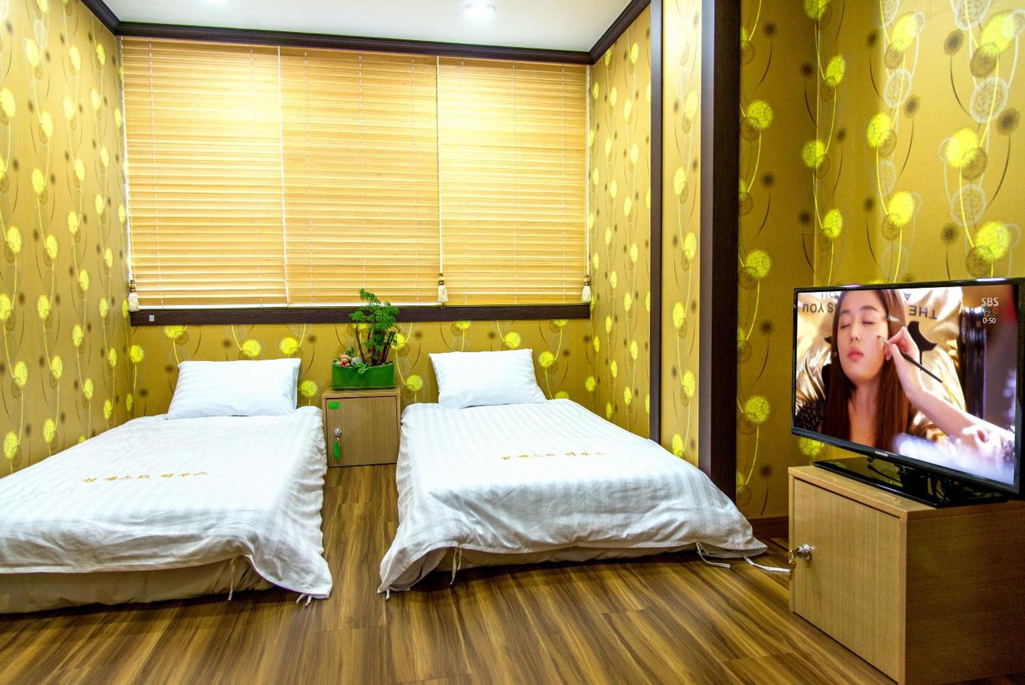 Seom Guesthouse Seogwipo-stad Buitenkant foto