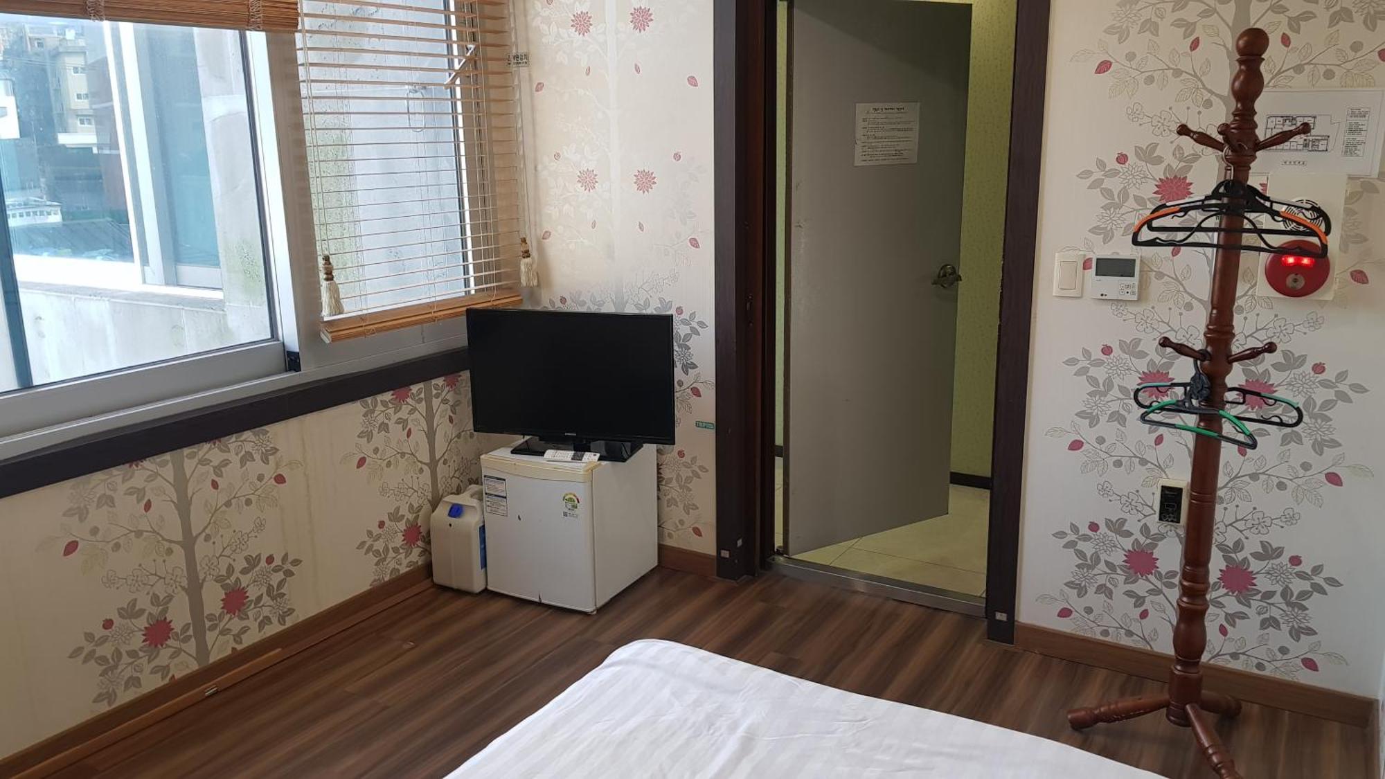 Seom Guesthouse Seogwipo-stad Buitenkant foto